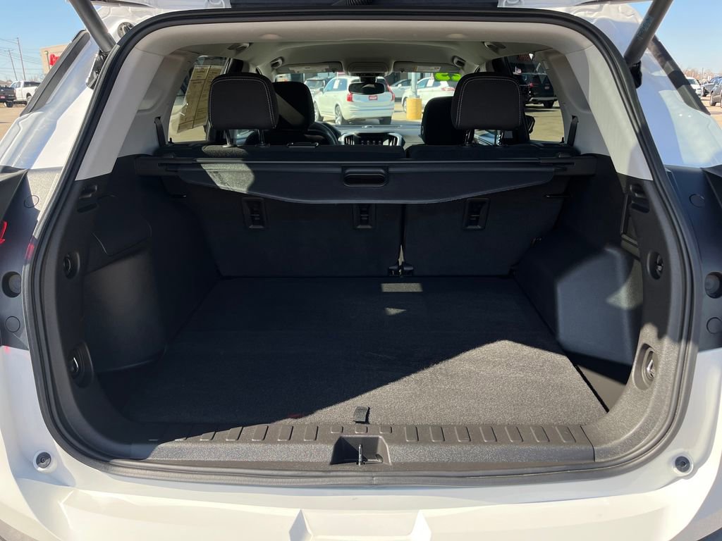 Used 2023 GMC Terrain SLE w/ Driver Convenience Package image 38