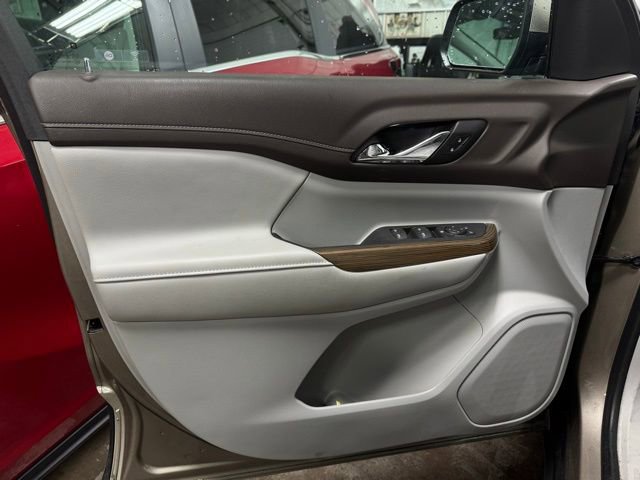 Used 2023 GMC Acadia SLE image 12