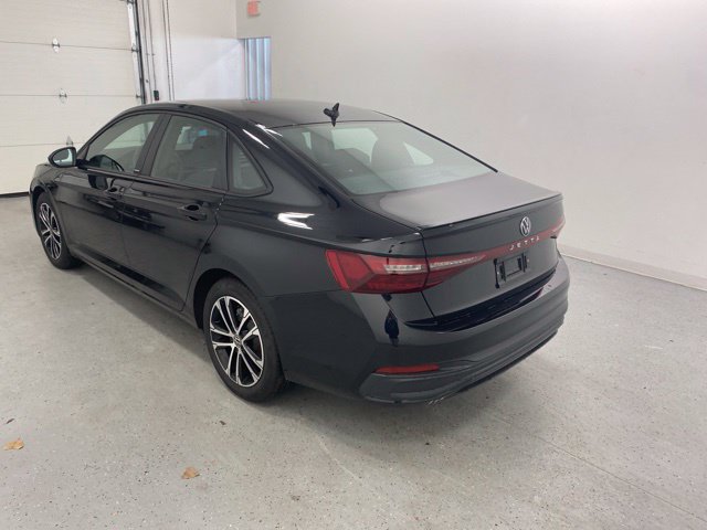 Used 2026 Volkswagen Jetta Sport FWD image 3