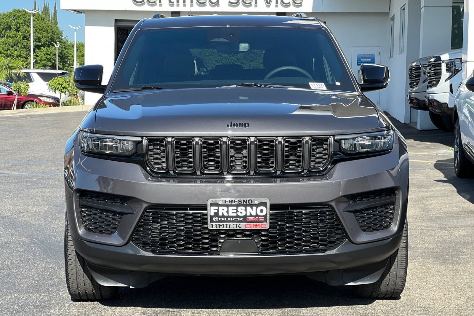 Used 2023 Jeep Grand Cherokee Altitude AWD/4WD image 9