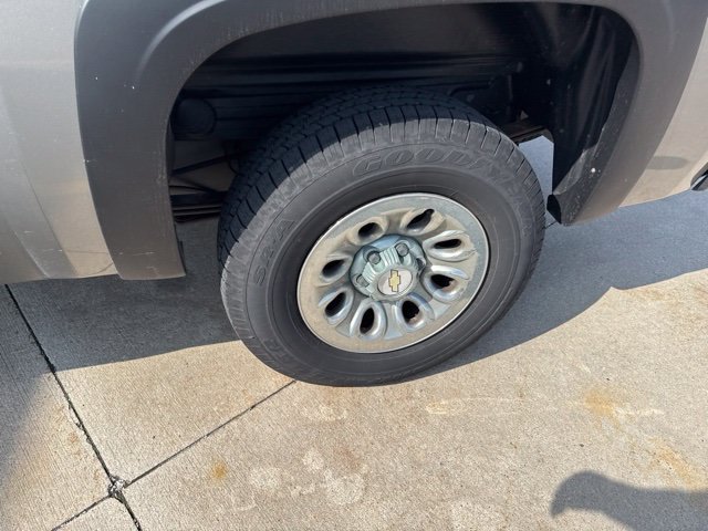 Used 2012 Chevrolet Silverado 1500 W/T RWD image 3