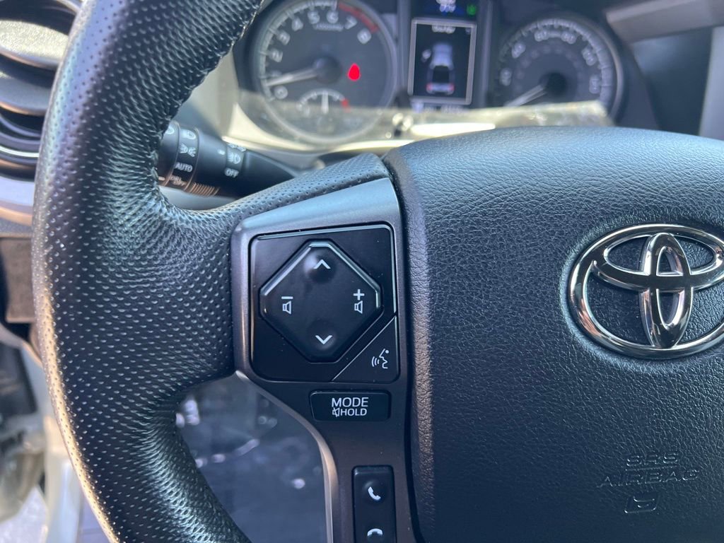 Used 2022 Toyota Tacoma TRD Off-Road w/ Technology Package AWD/4WD image 18