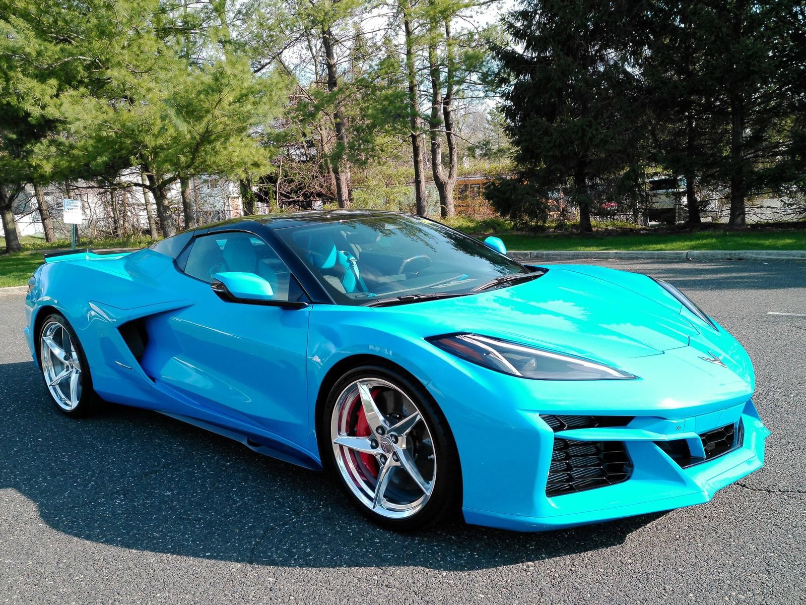 Certified 2025 Chevrolet Corvette E-Ray w/ Chrome Exterior Badge Package AWD/4WD image 2