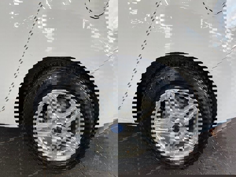 Used 2018 Ford Fiesta SE image 32