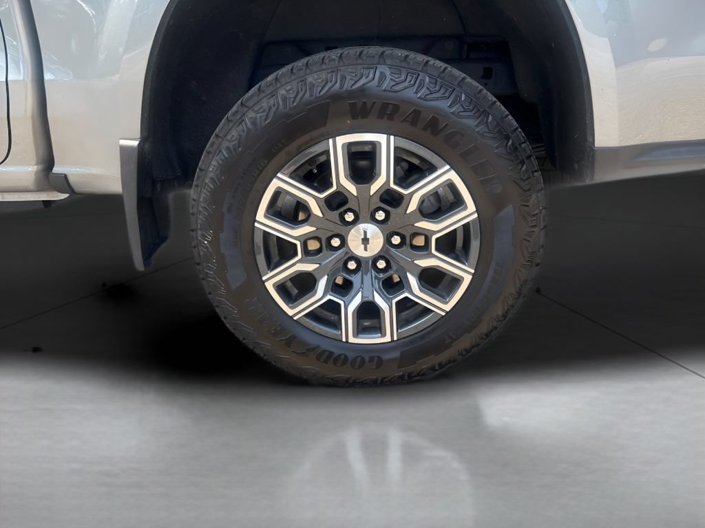 Used 2024 Chevrolet Colorado Z71 w/ Safety Package AWD/4WD image 7