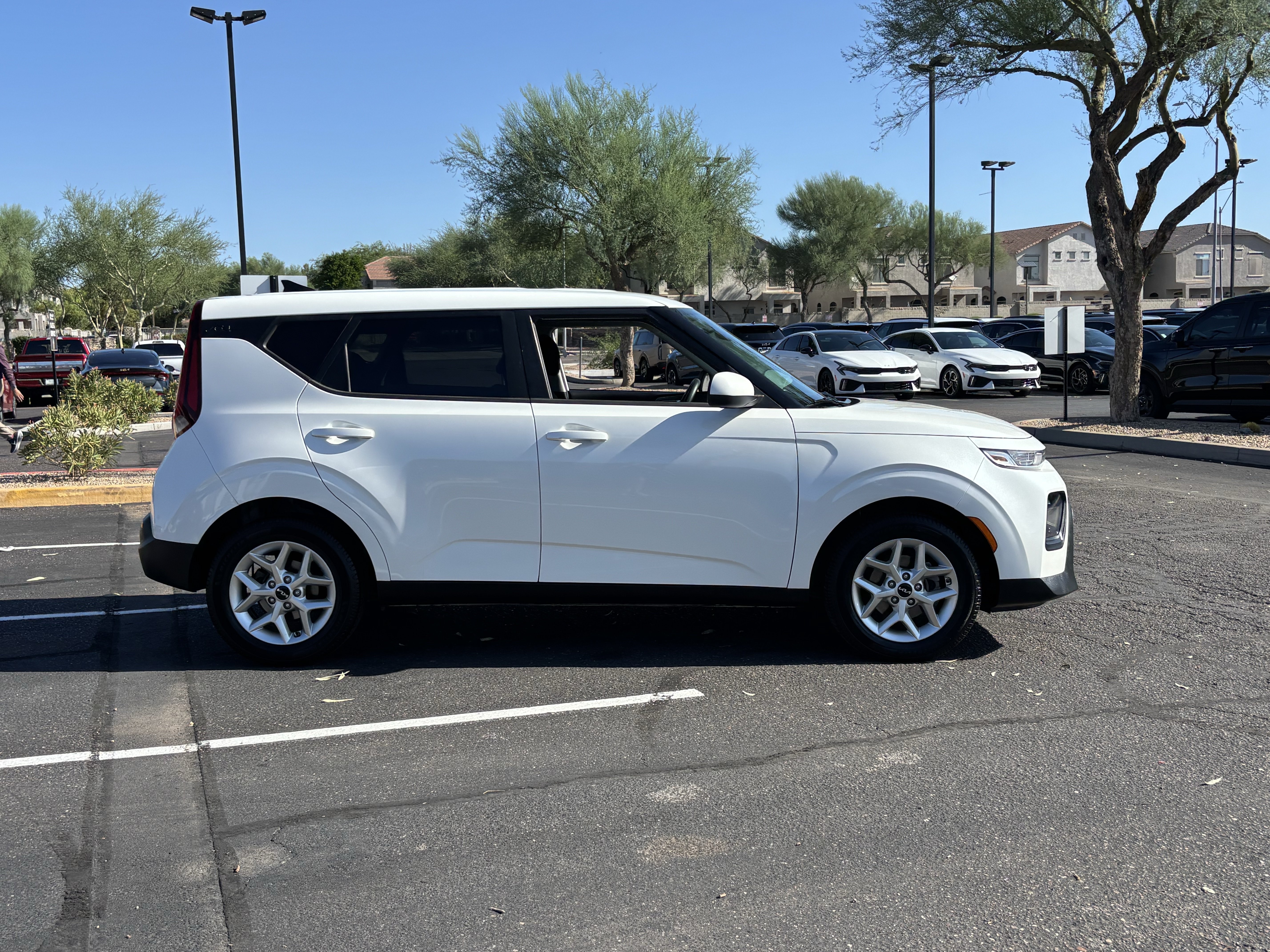 Certified 2022 Kia Soul LX w/ Technology Package FWD image 2