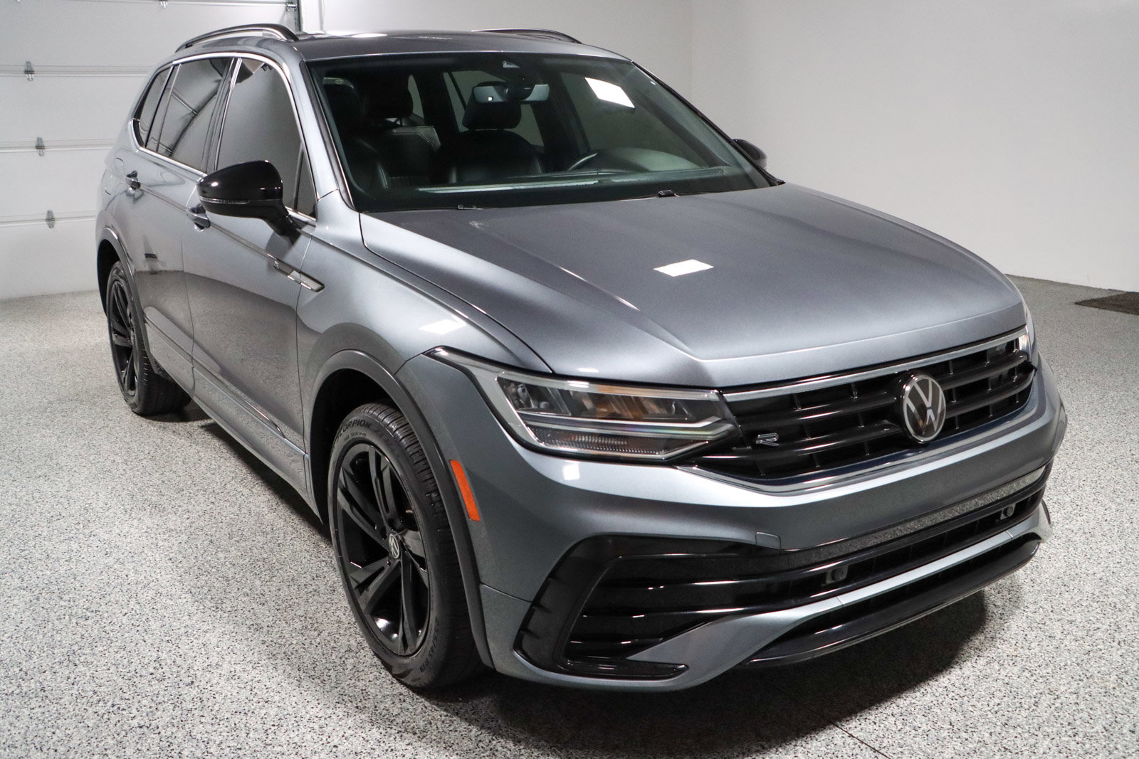 Used 2023 Volkswagen Tiguan SE R-Line FWD image 5