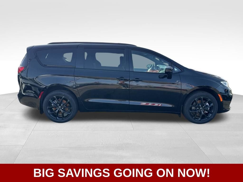New 2026 Chrysler Pacifica Select w/ S Appearance Package video 2