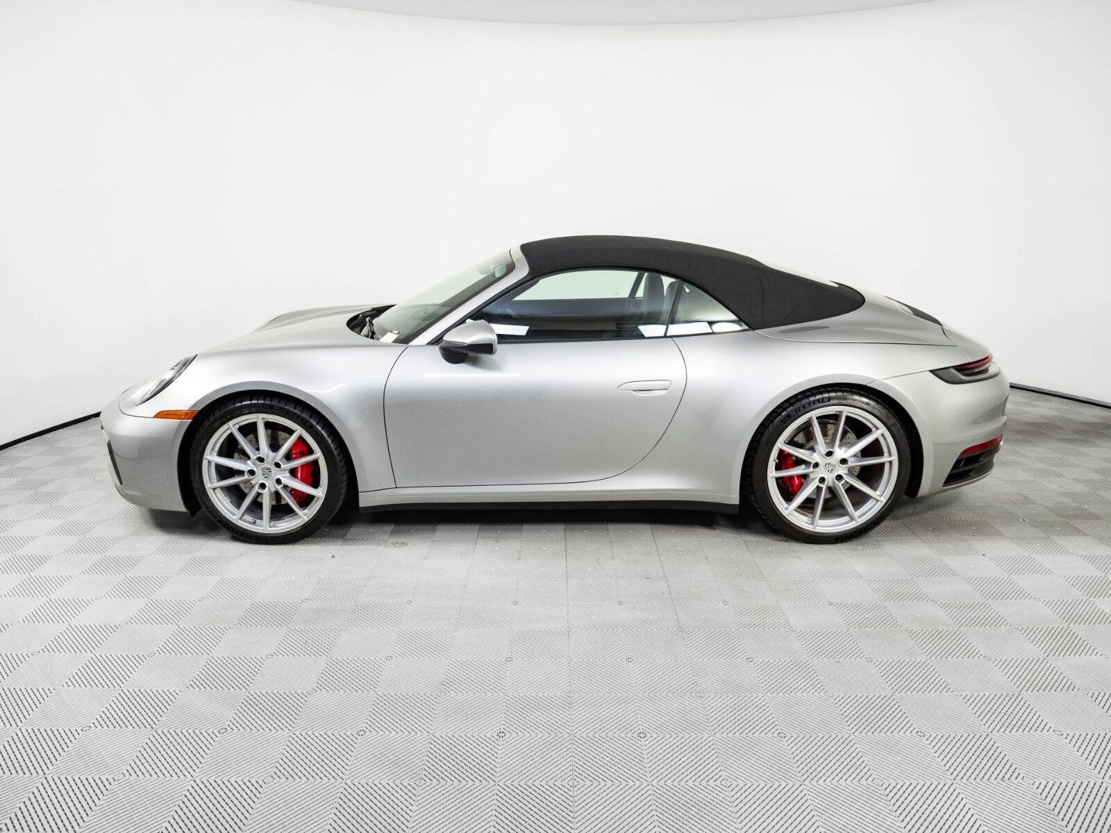Certified 2020 Porsche 911 Carrera S RWD image 31