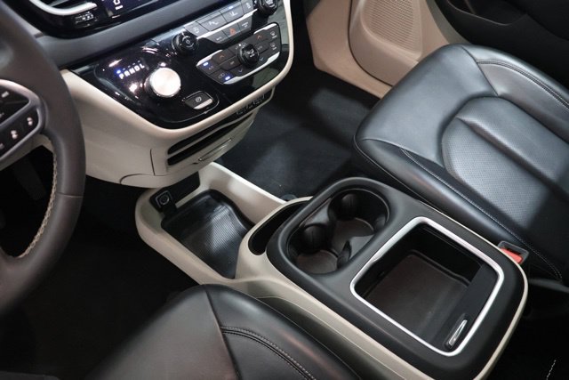 Used 2023 Chrysler Pacifica Touring-L FWD image 31