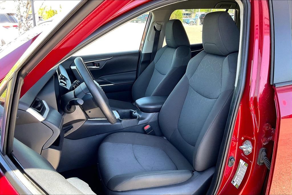 Used 2025 Toyota RAV4 XLE AWD/4WD image 24
