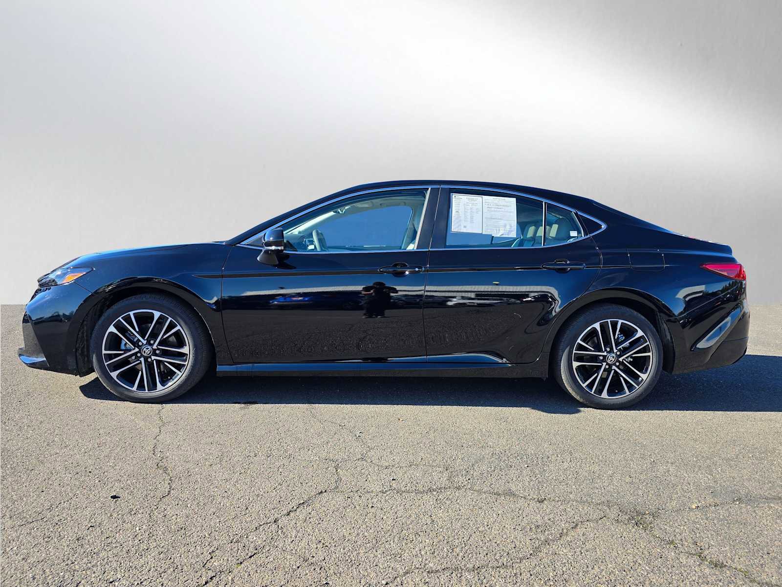 Used 2026 Toyota Camry XLE image 6