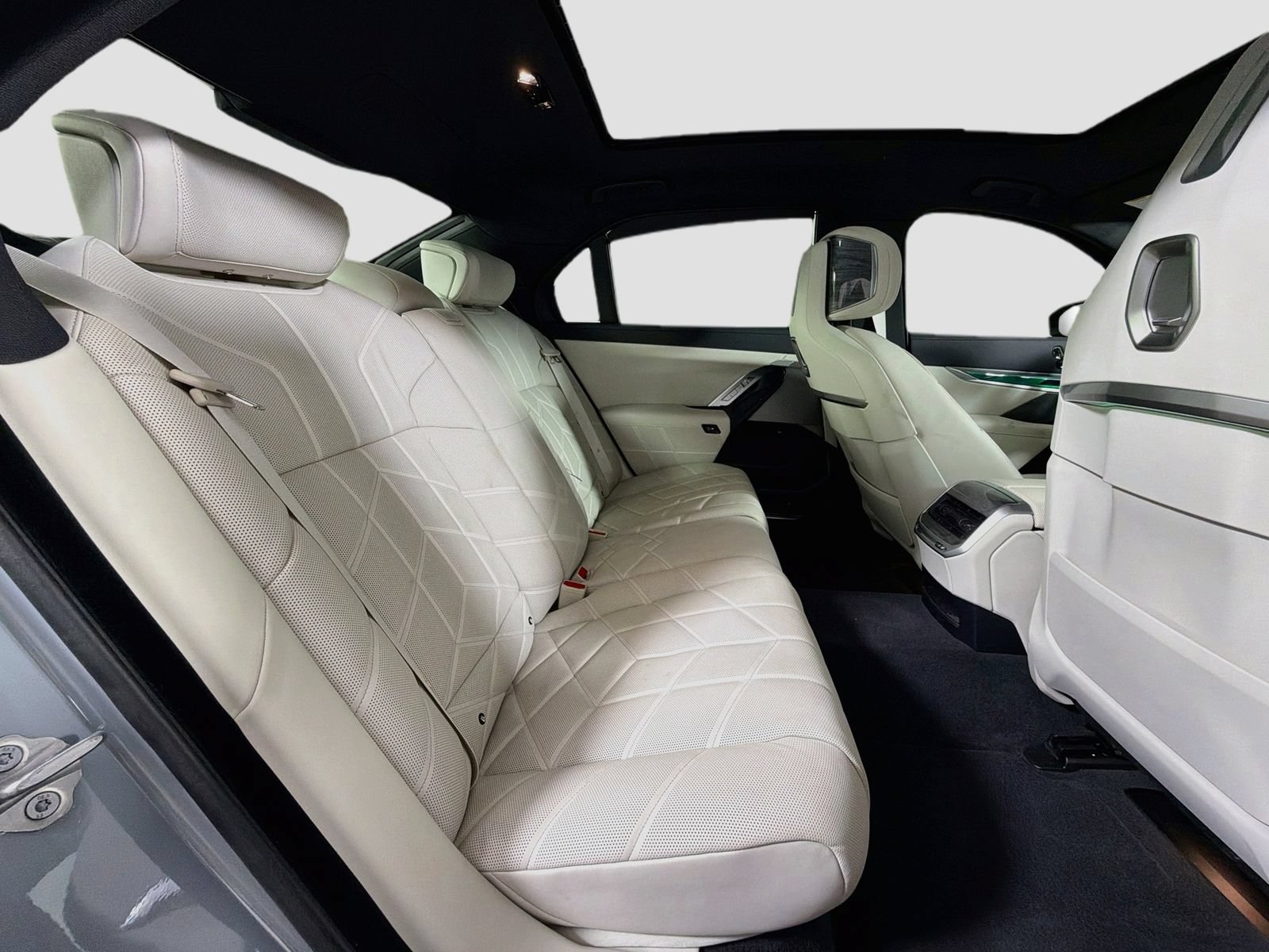 Used 2025 BMW 760i xDrive w/ Executive Package AWD/4WD image 30