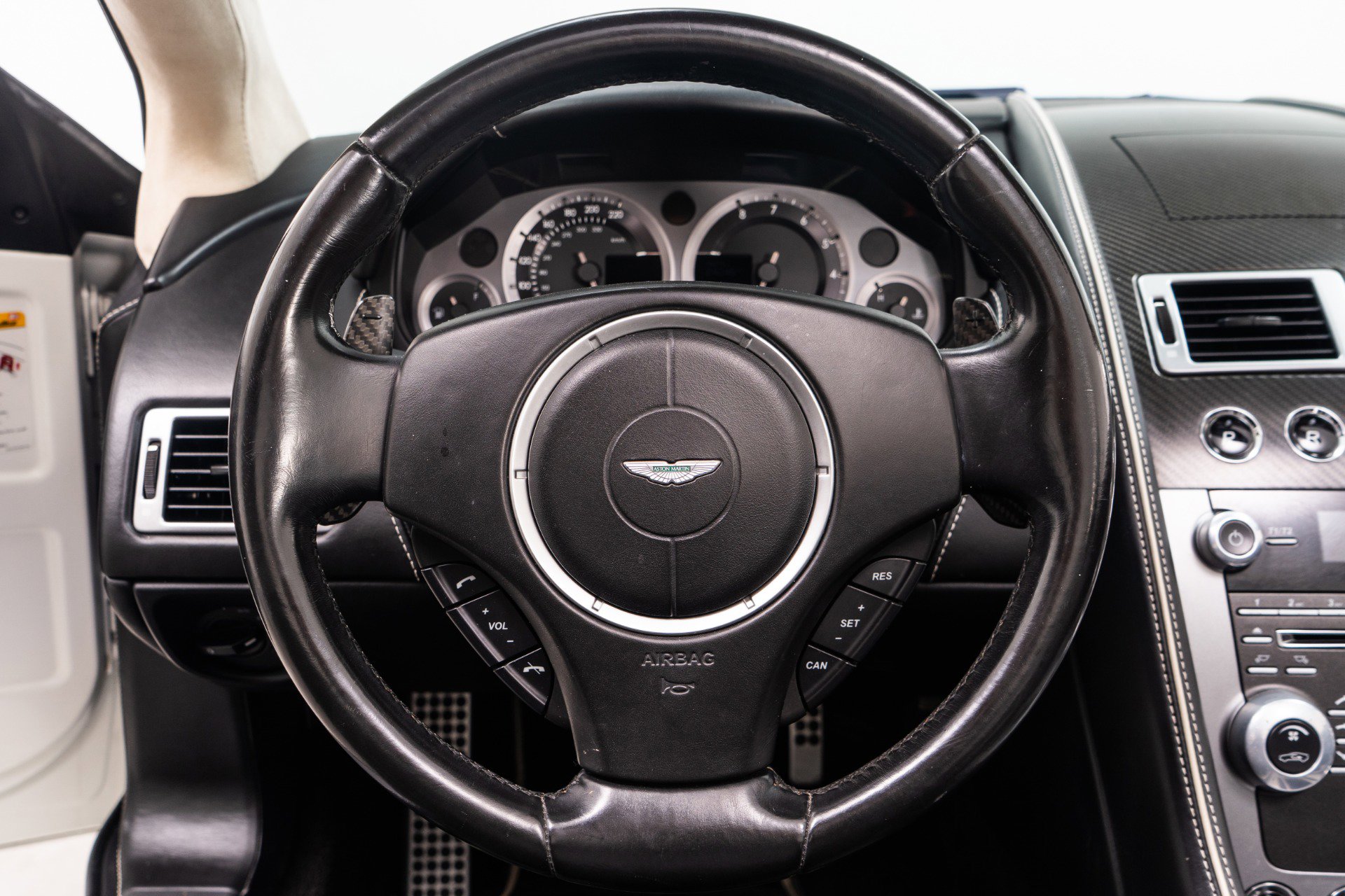 Used 2014 Aston Martin DB9 Volante image 15