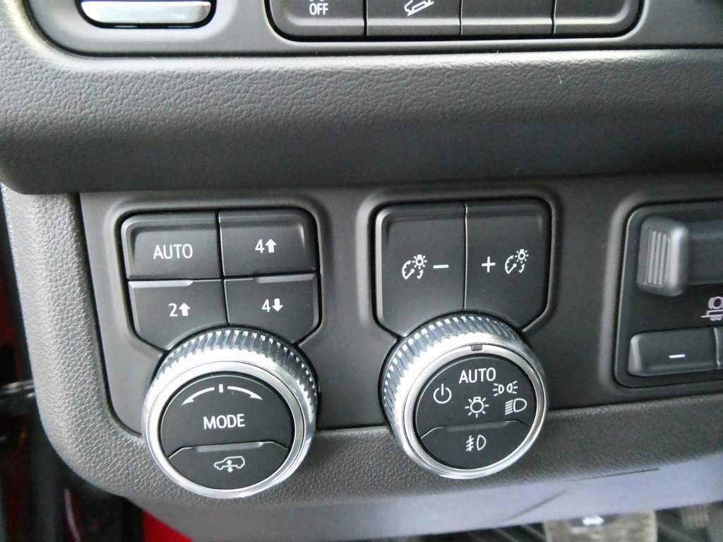 Used 2021 GMC Yukon AT4 w/ AT4 Premium Plus Package image 31