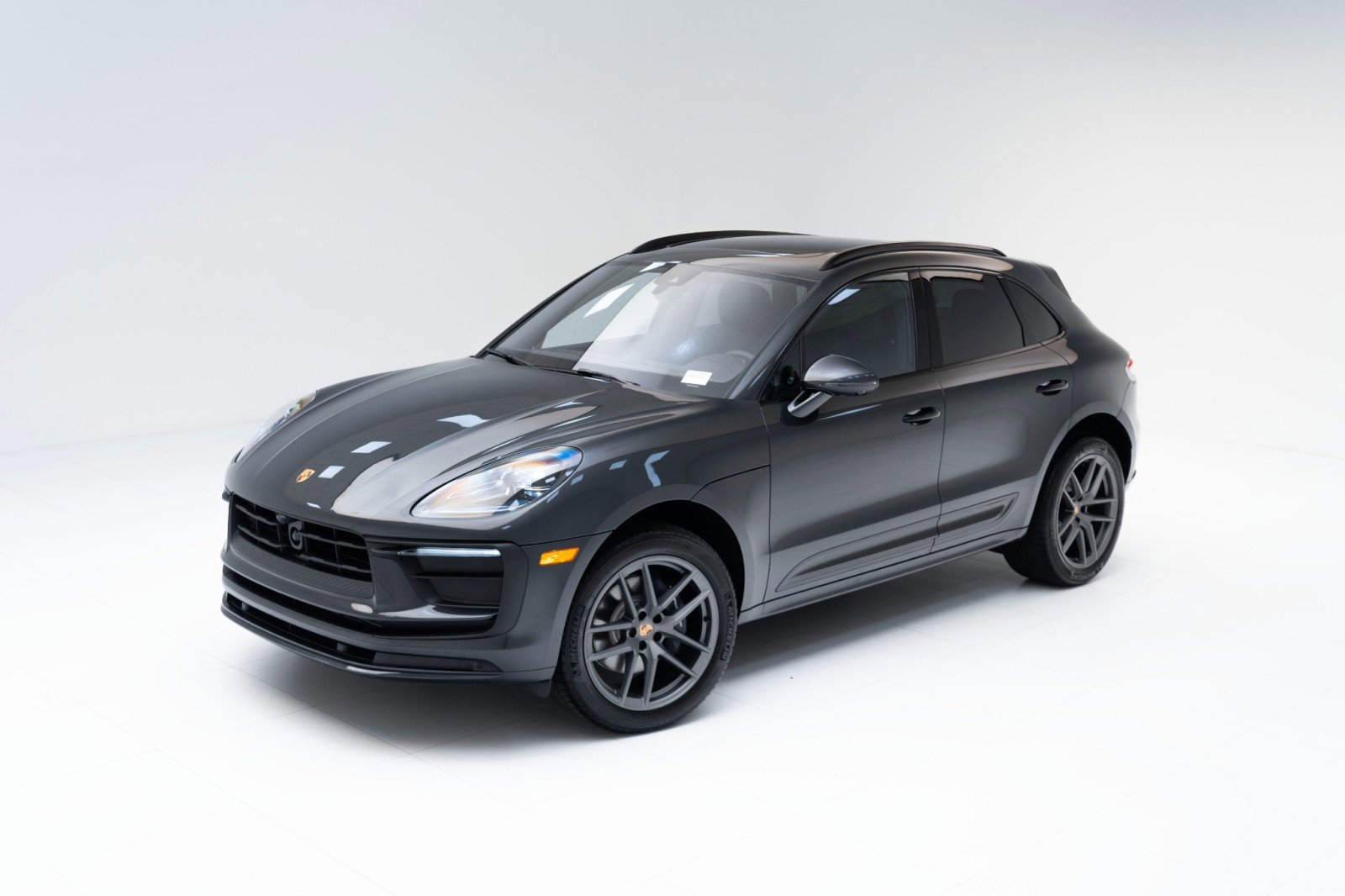 New 2025 Porsche Macan image 1