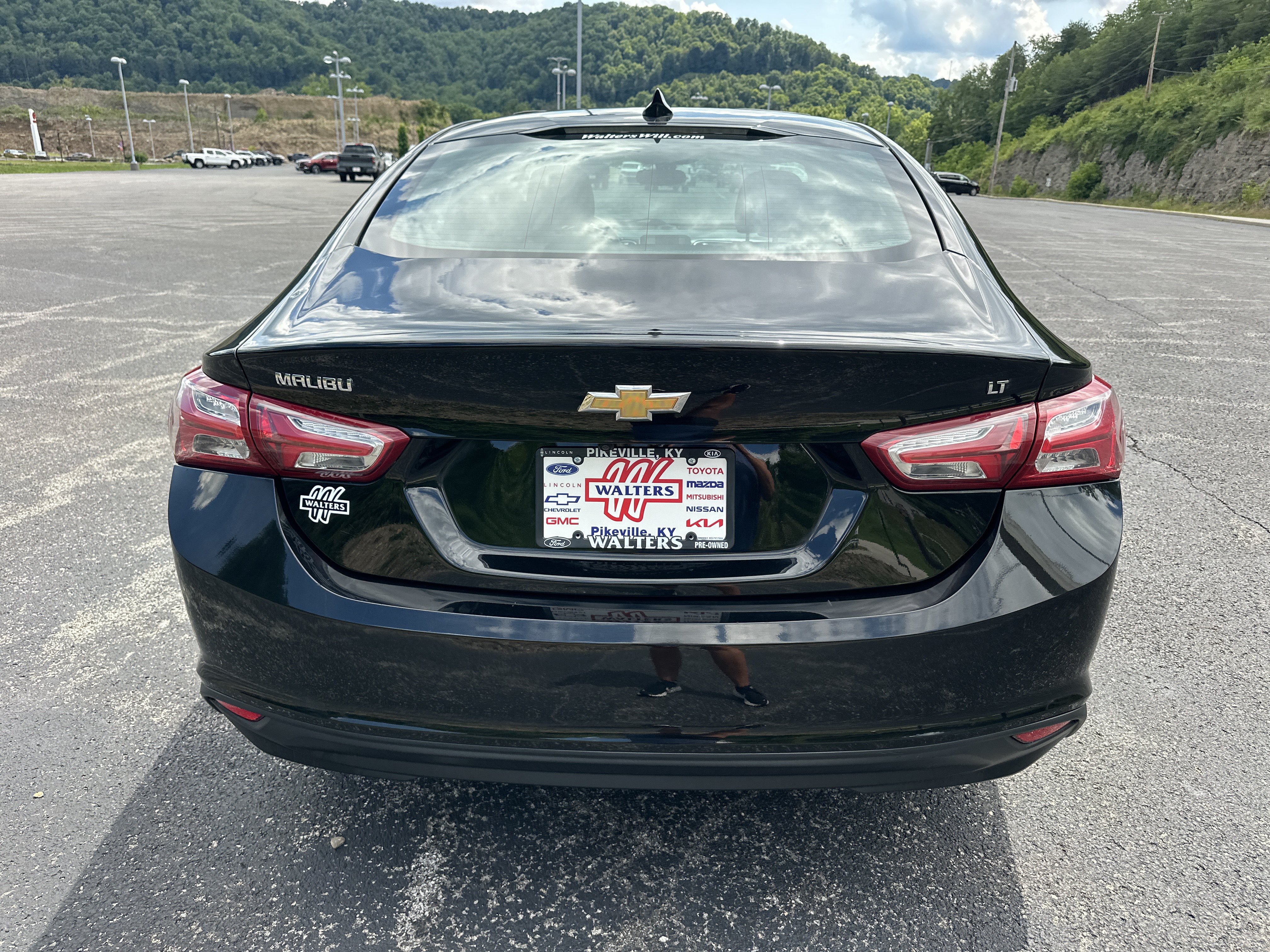 Used 2021 Chevrolet Malibu LT FWD image 3