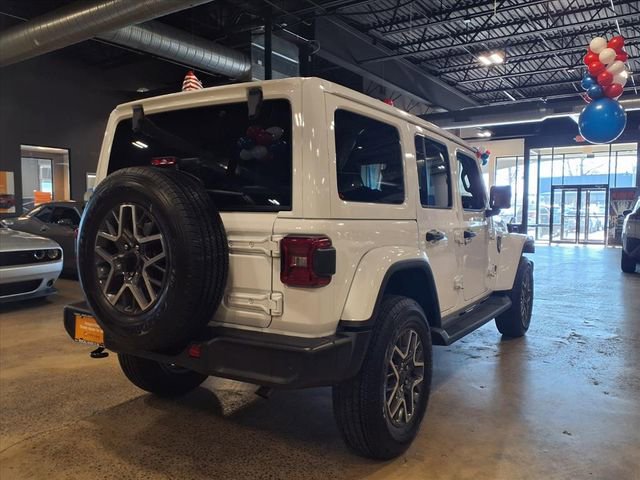 Used 2025 Jeep Wrangler Sahara image 7