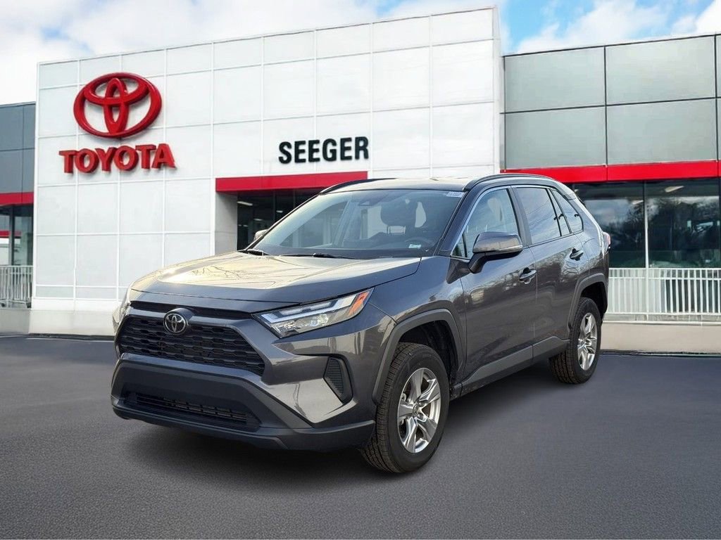 Used 2025 Toyota RAV4 XLE image 9
