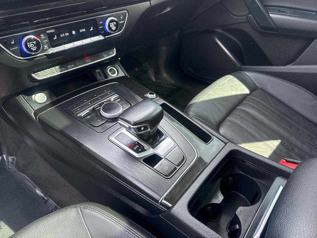 Used 2020 Audi Q5 2.0T Premium AWD/4WD image 24