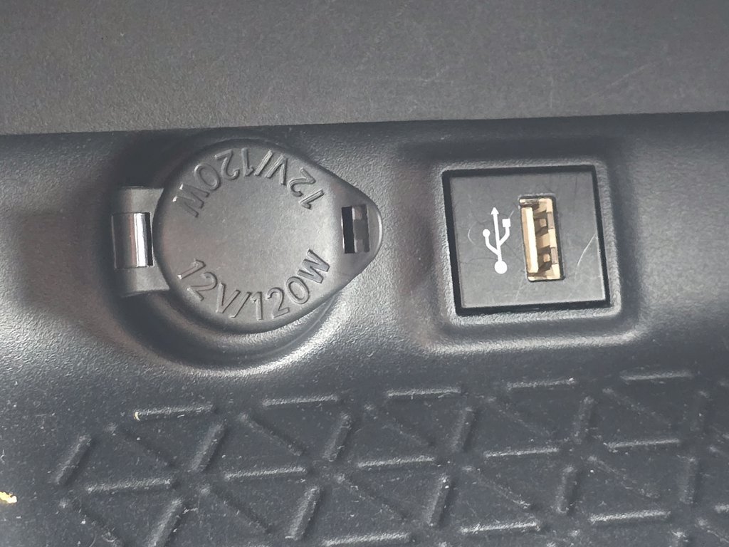Certified 2025 Toyota RAV4 XLE AWD/4WD image 30