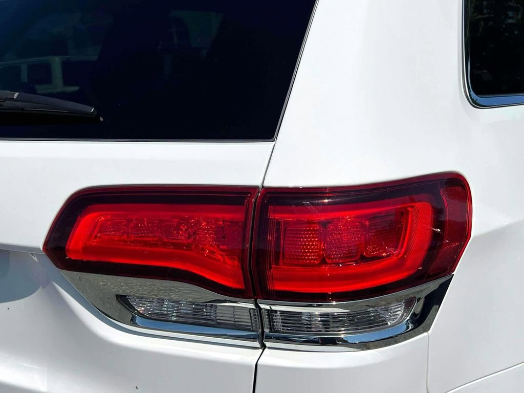 Certified 2022 Jeep Grand Cherokee Laredo E image 9