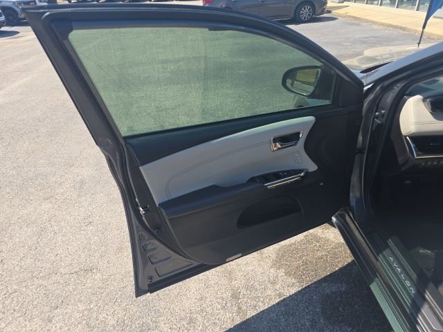 Used 2018 Toyota Avalon Limited FWD image 11