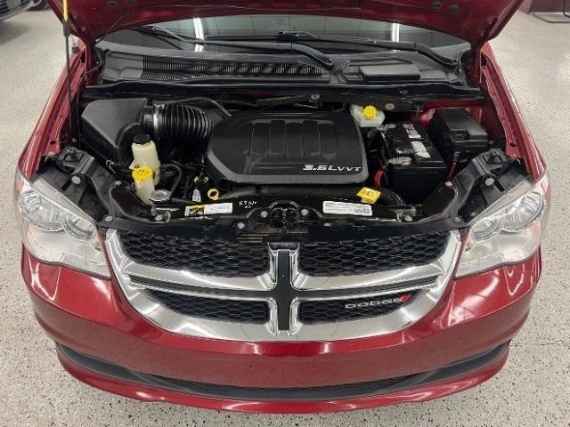 Used 2016 Dodge Grand Caravan SXT image 39