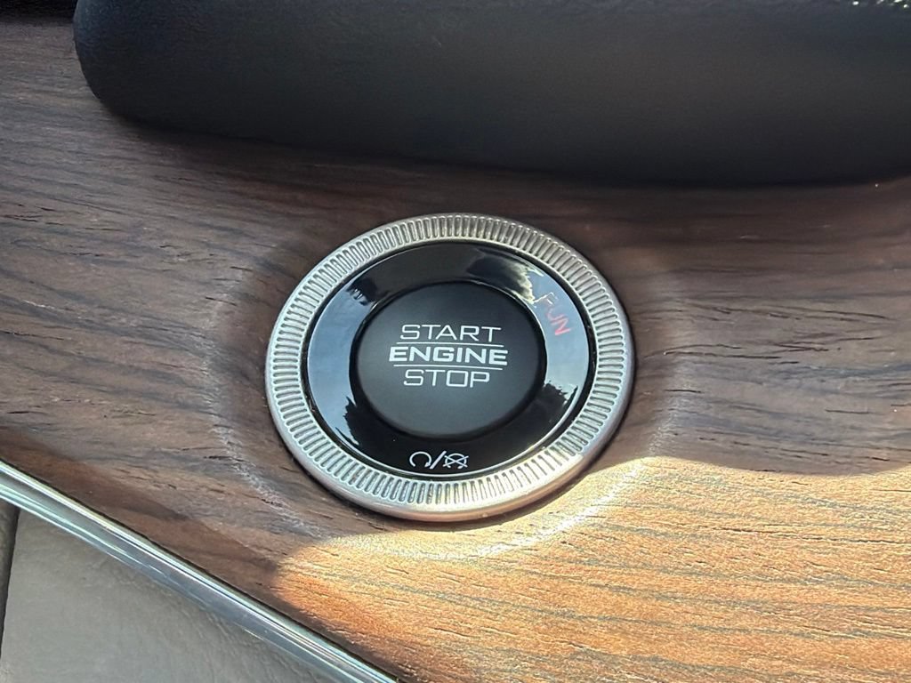 Used 2022 Jeep Grand Cherokee Summit w/ Advanced Protech Group IV AWD/4WD image 32