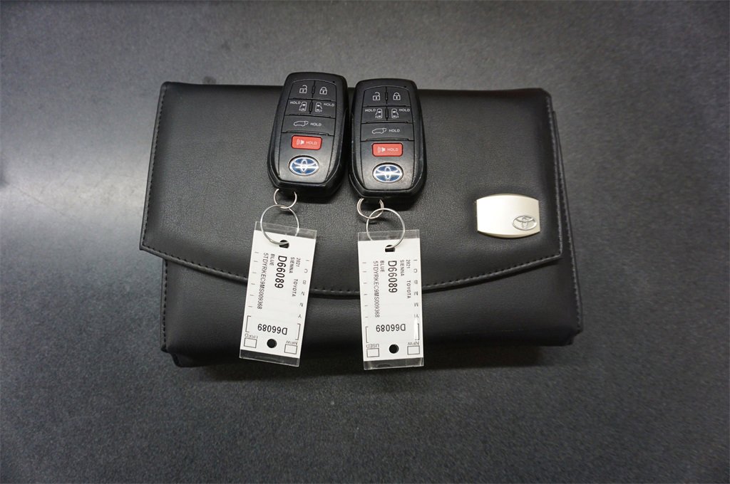 Used 2021 Toyota Sienna XLE image 20