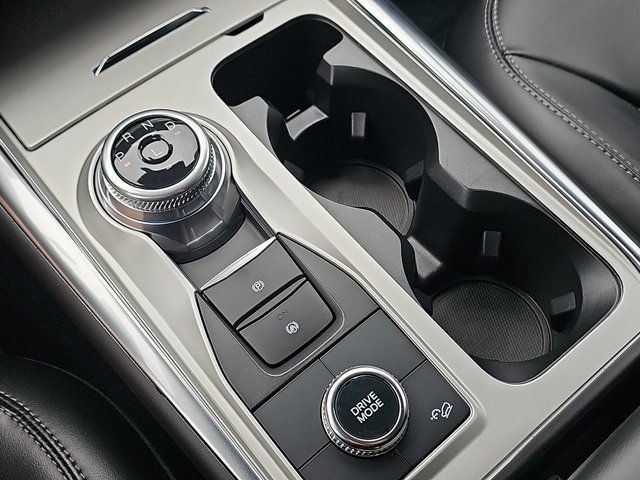 Used 2022 Ford Explorer XLT w/ Equipment Group 202A image 27