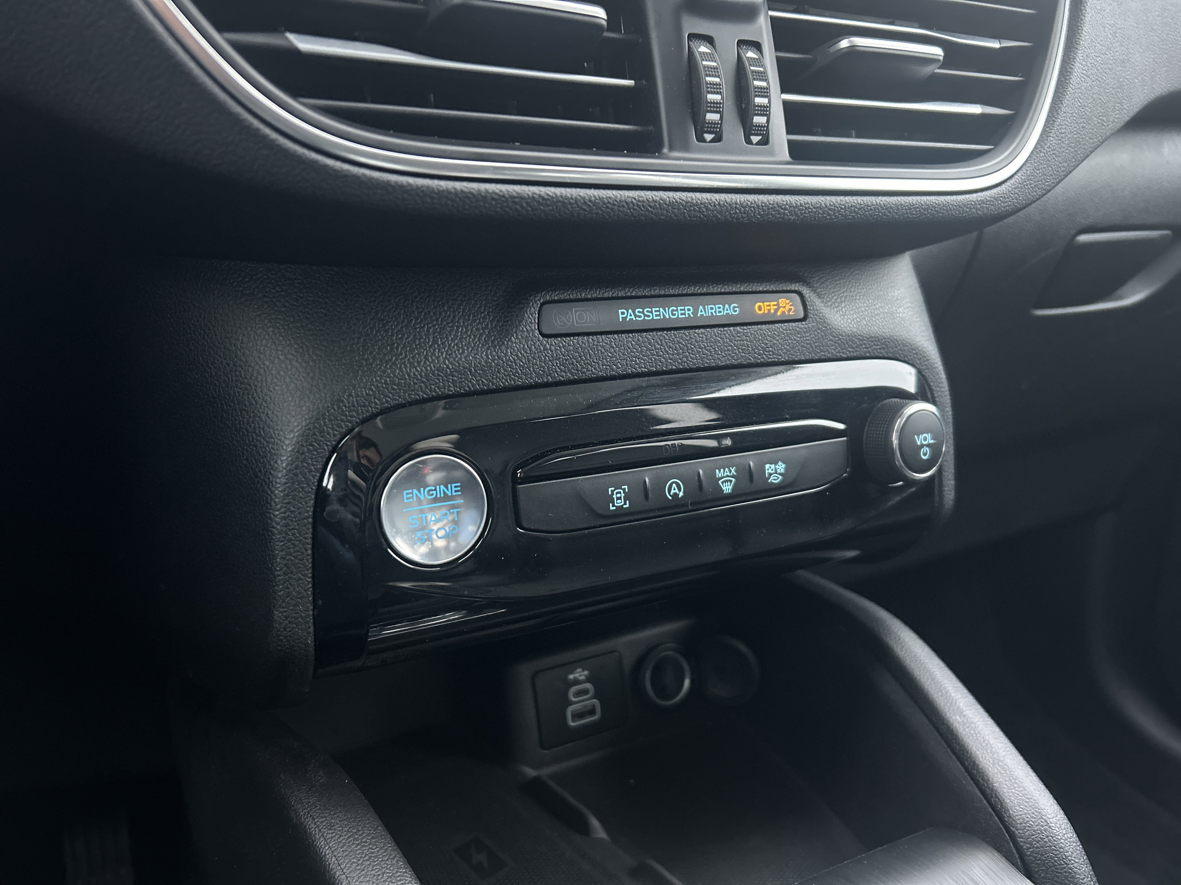 Used 2025 Ford Escape Platinum image 20