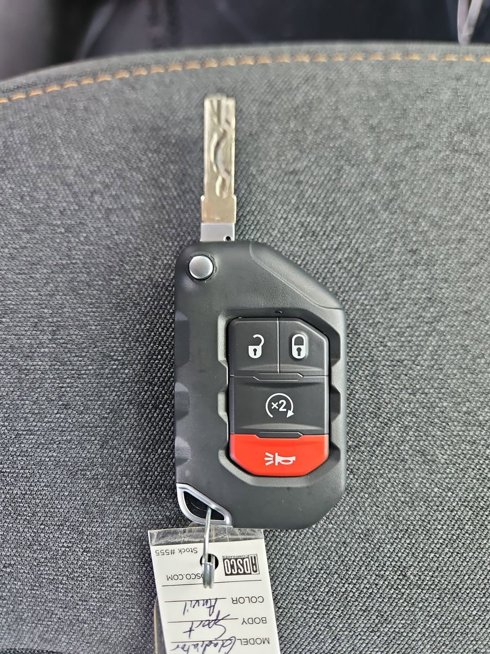 New 2025 Jeep Gladiator Sport image 31