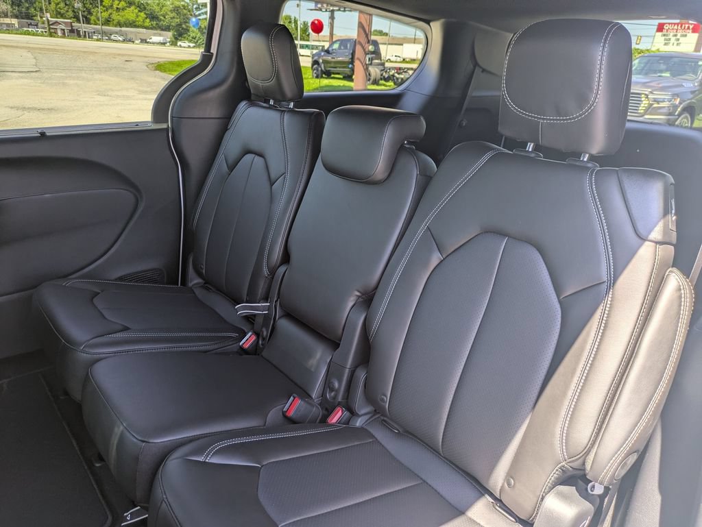 New 2027 Chrysler Pacifica Select w/ Family Tech Group FWD image 25