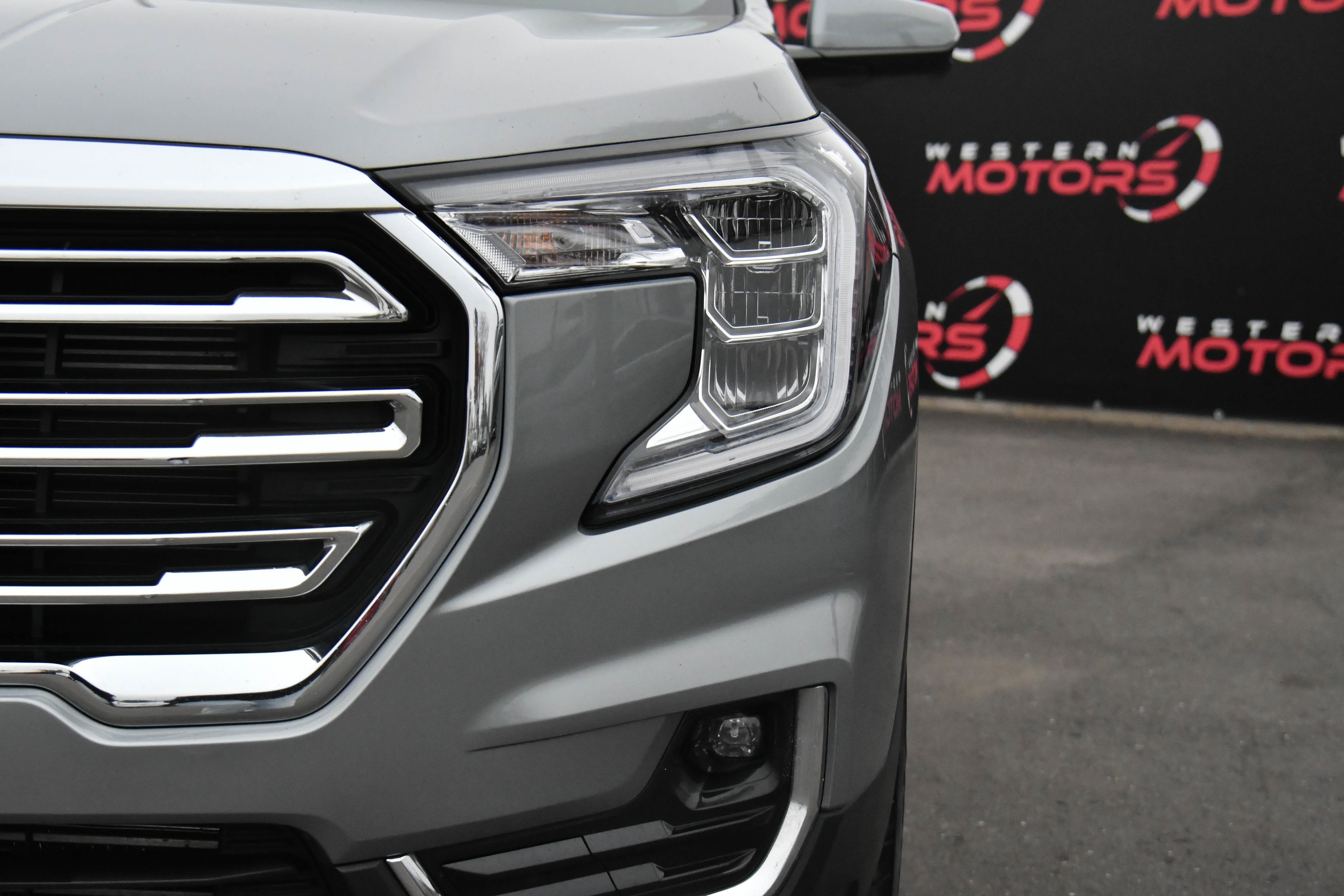 Used 2024 GMC Terrain SLT image 11