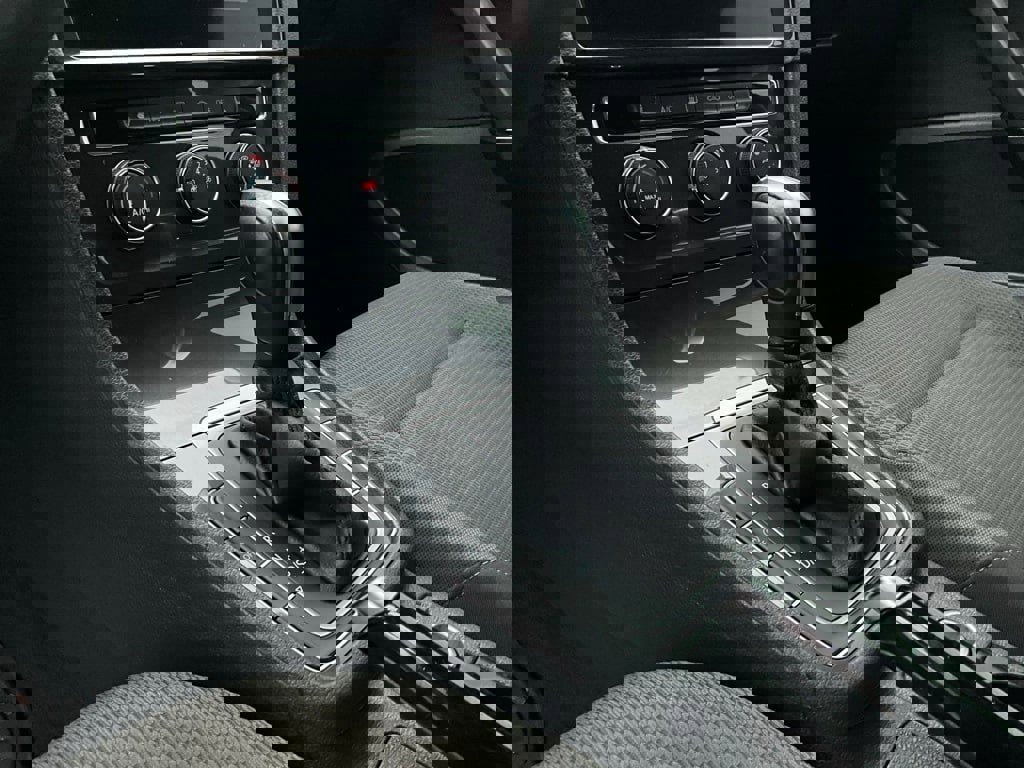 Used 2021 Volkswagen Golf 4-Door image 18