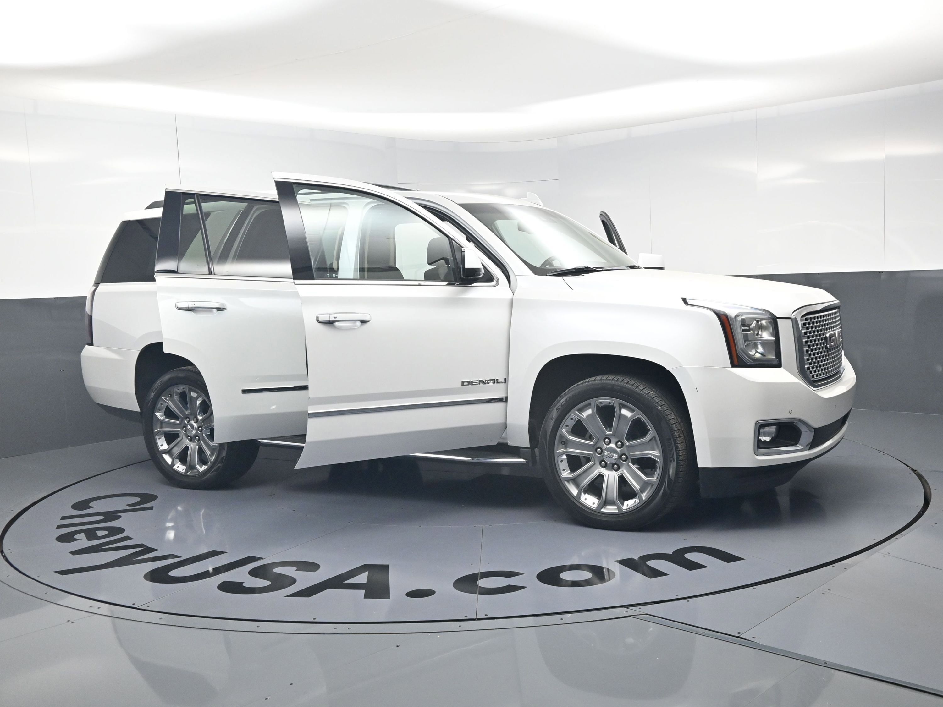 Used 2016 GMC Yukon Denali w/ Open Road Package AWD/4WD image 25