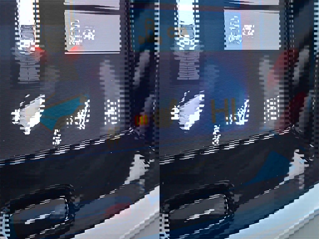 Used 2020 Volvo S60 T6 Momentum w/ Protection Package Premier image 21