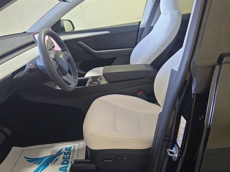 Used 2023 Tesla Model Y Long Range AWD/4WD image 3