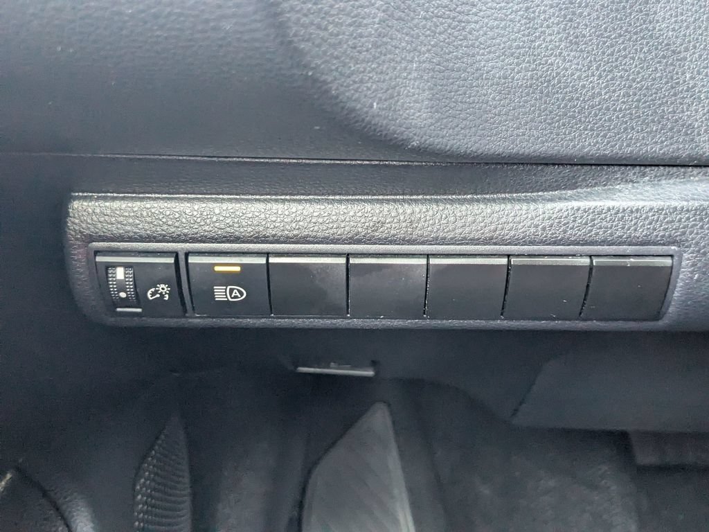Used 2025 Toyota Corolla LE FWD image 16