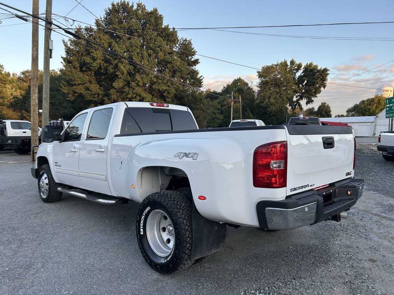 Used 2010 GMC Sierra 3500 SLT w/ SLT Convenience Package AWD/4WD image 9