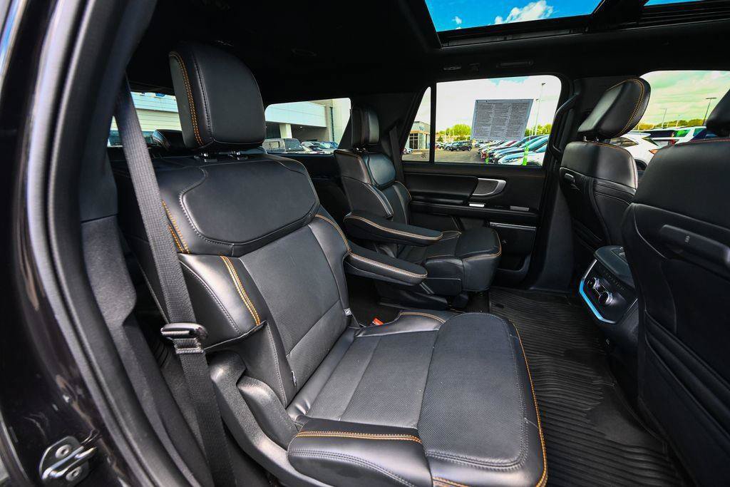Used 2025 Ford Expedition Tremor AWD/4WD image 30