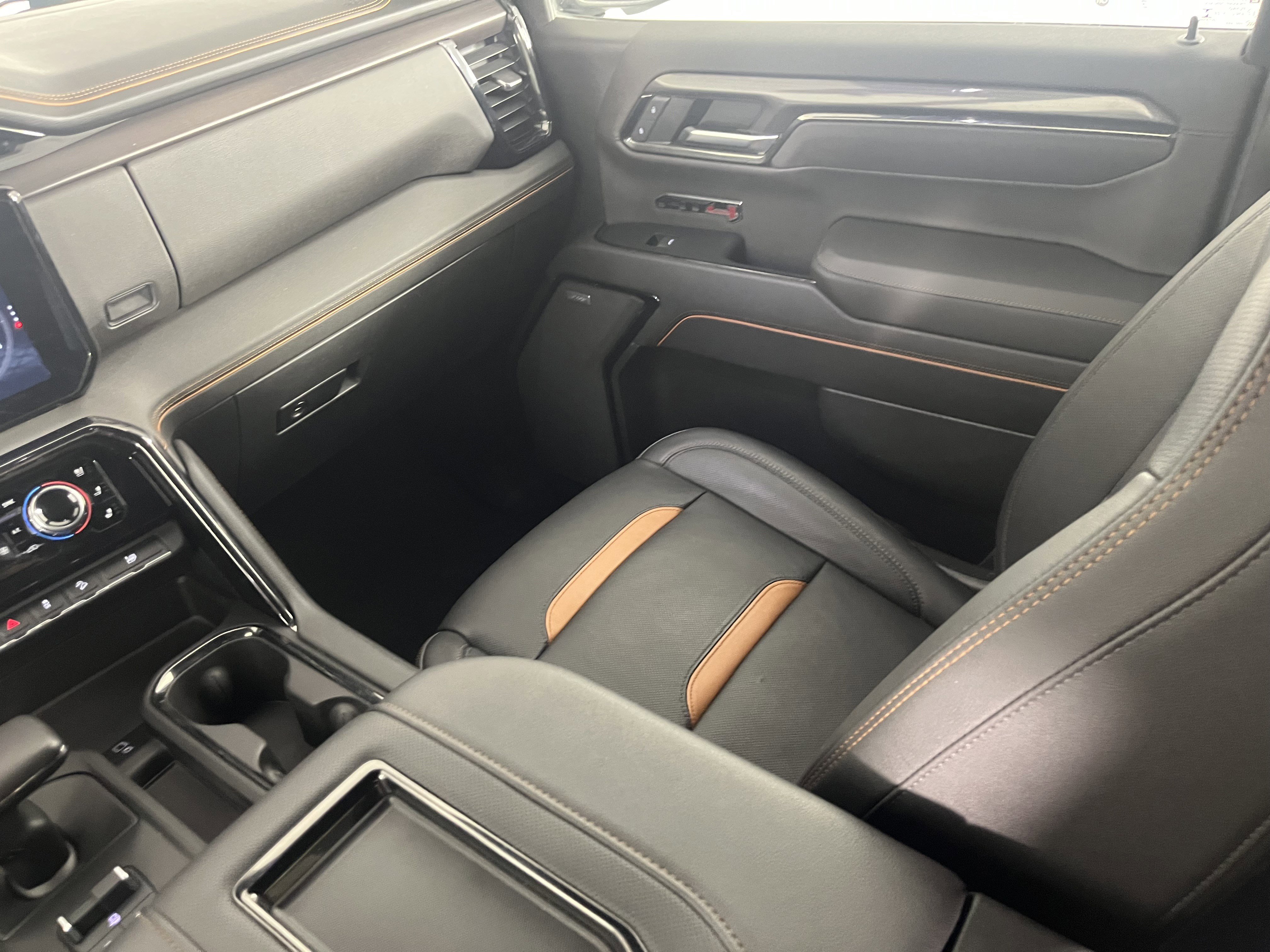 Used 2022 GMC Sierra 1500 AT4 w/ AT4 Premium Package image 11