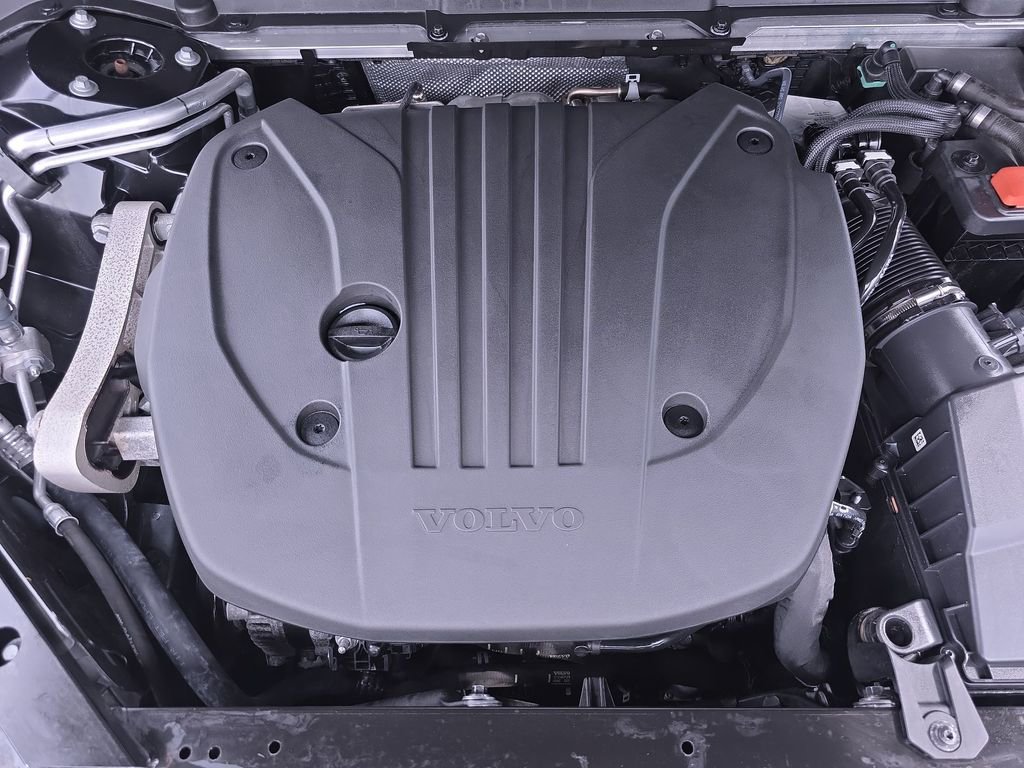 Used 2023 Volvo XC60 B5 Plus image 34