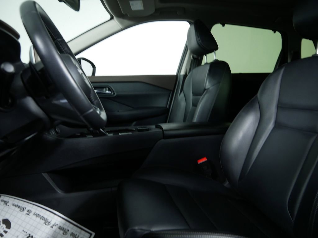 Used 2023 Nissan Rogue SV w/ SV Premium B Package image 15