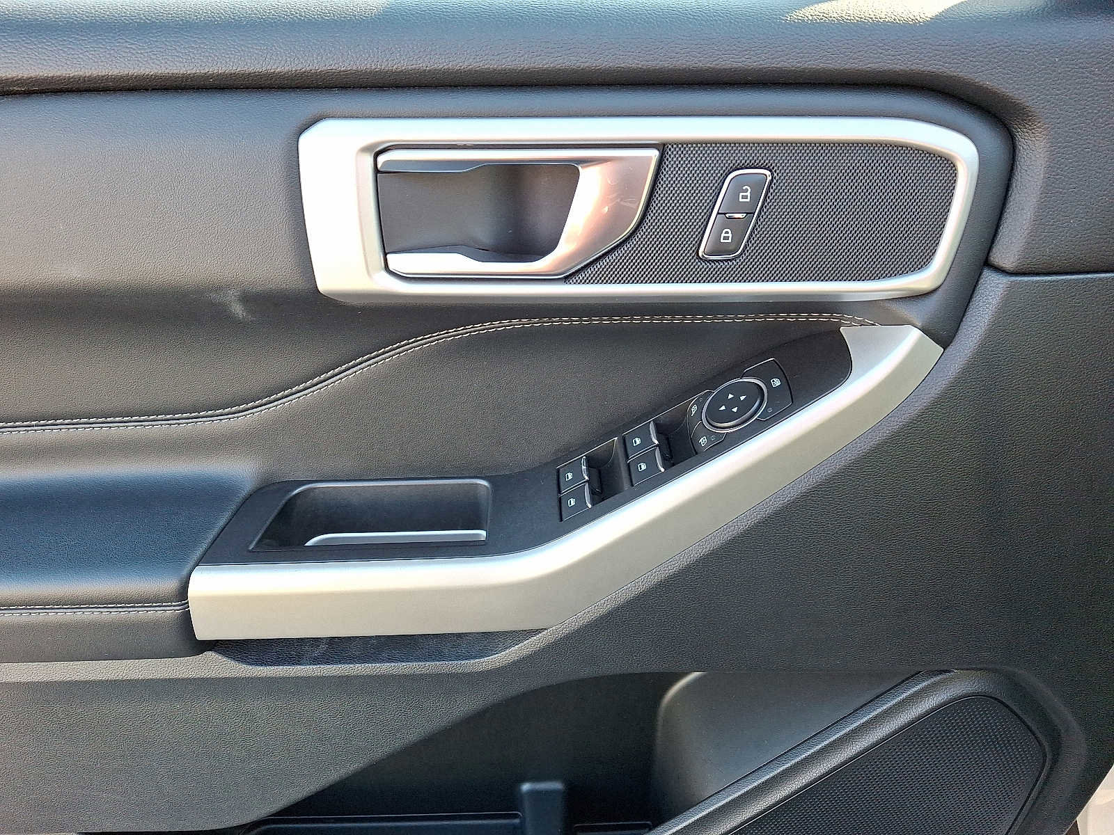 Certified 2020 Ford Explorer XLT w/ Equipment Group 202A image 13