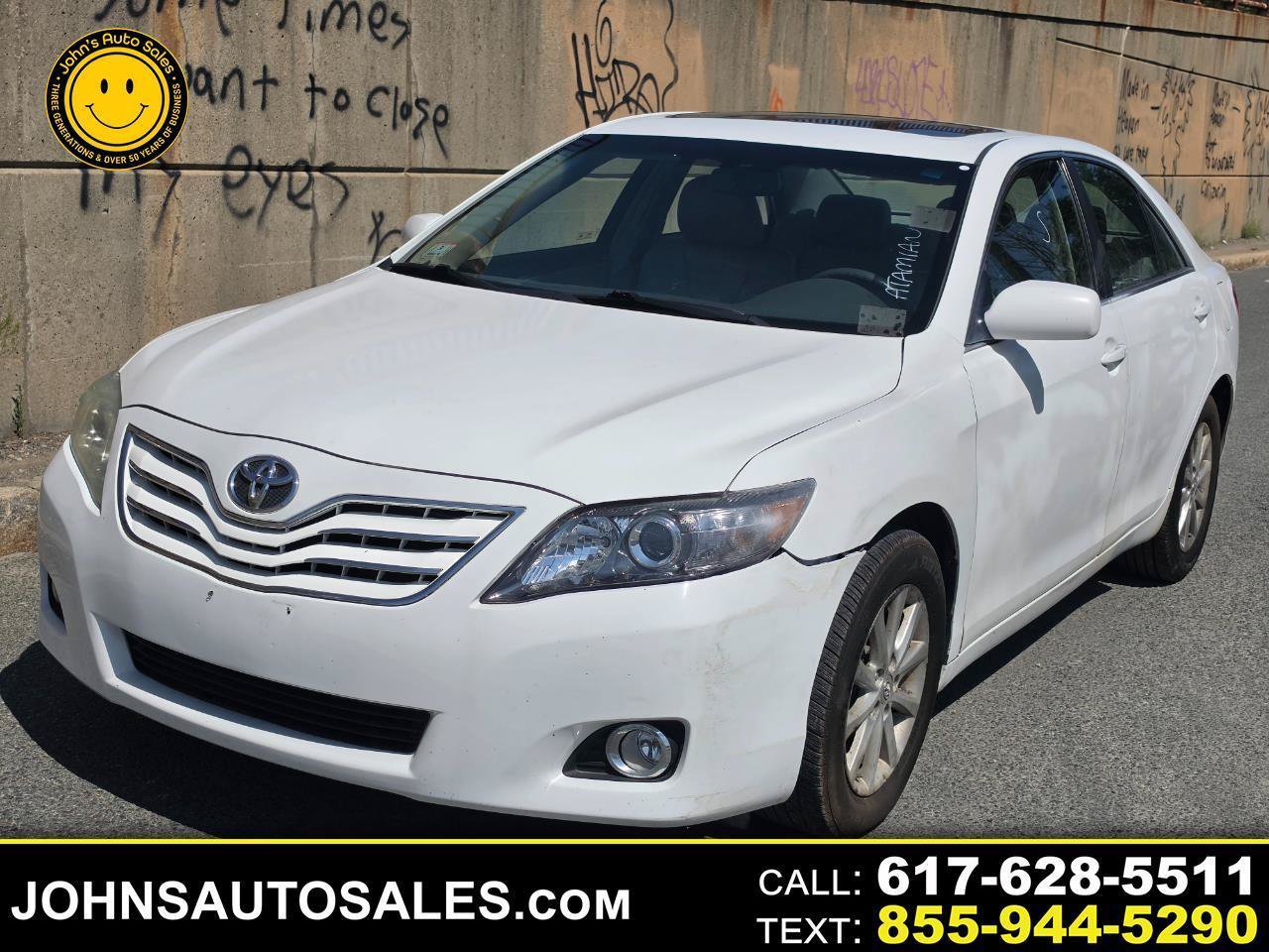 Used 2011 Toyota Camry XLE FWD image 1