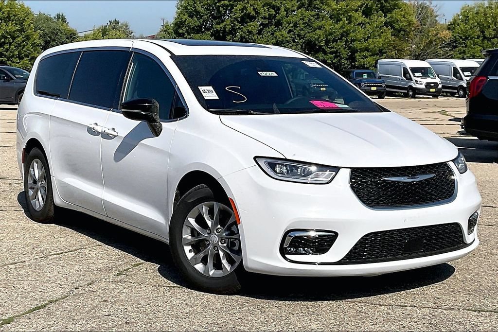 Used 2026 Chrysler Pacifica Limited