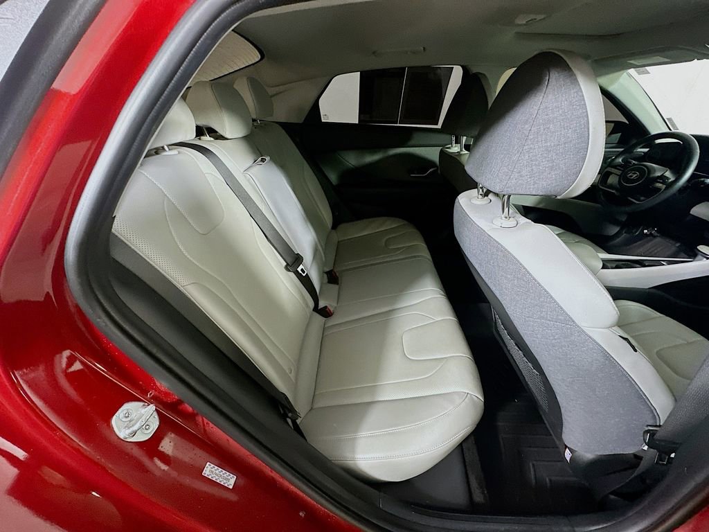 Used 2023 Hyundai Elantra Limited FWD image 11