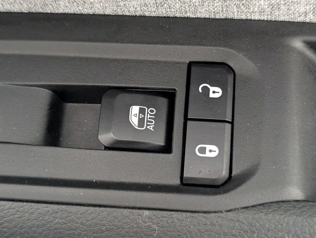 Certified 2023 Jeep Compass Latitude AWD/4WD image 34